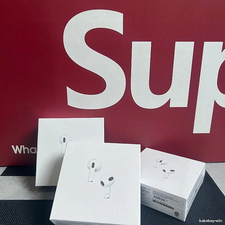 Apple AirPods Pro Earbuds Gift Set