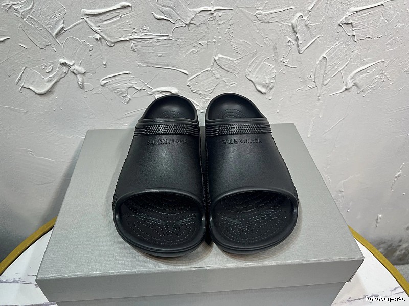Black Slide Sandals with Black Open-toe Slide Pair for Casual Outfits