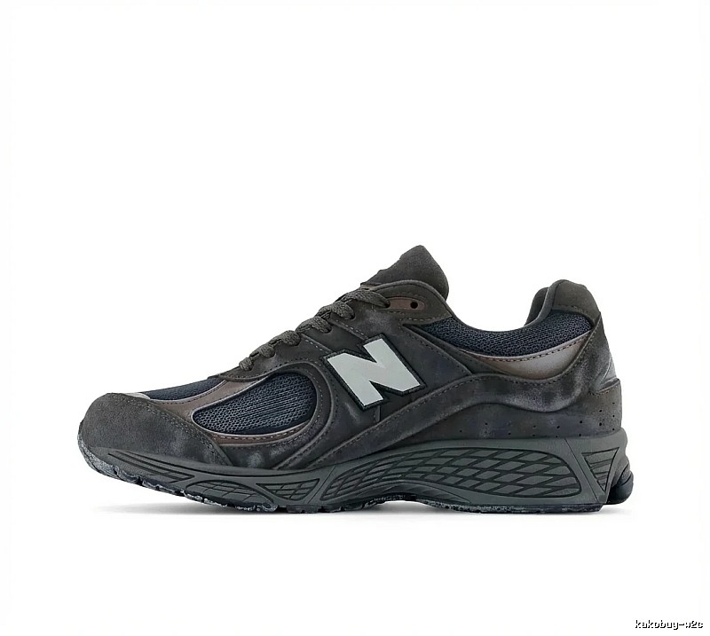 New Balance retro-style dark gray running shoes