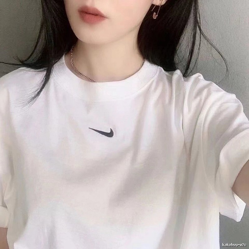 Nike Center Swoosh Logo Detail White Hang Tag Swoosh T-Shirt Travel Styling