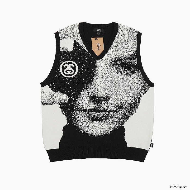 Stussy Black Swirl Graphic SweatShirt City Outfit