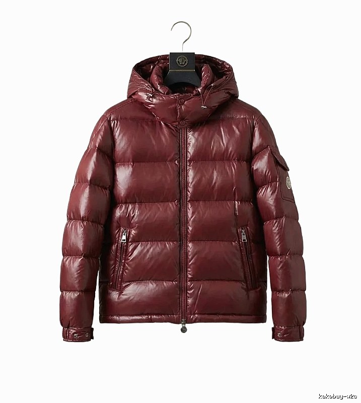 The classic burgundy down jacket of Moncler